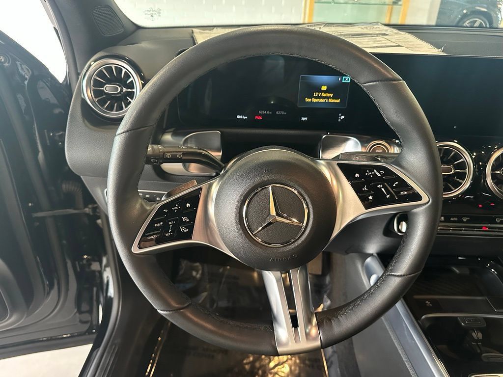 Used 2026 Mercedes-Benz GLB 250 4MATIC image 17
