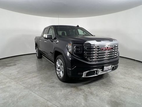 Used 2022 GMC Sierra 1500 Denali w/ Denali Reserve Package AWD/4WD image 2