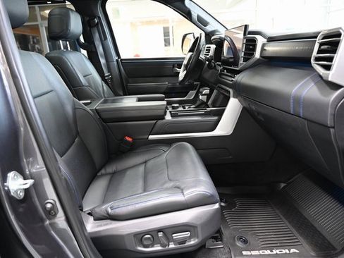 Used 2023 Toyota Sequoia Platinum image 10