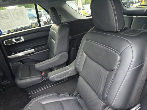 Used 2022 Ford Explorer XLT image 13