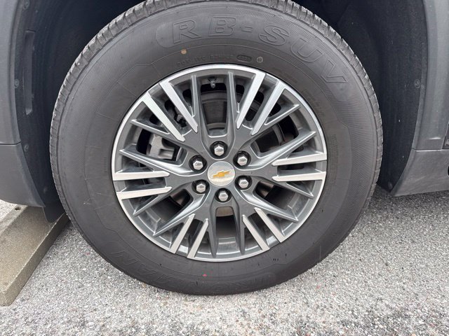 Used 2025 Chevrolet Traverse LT FWD image 8
