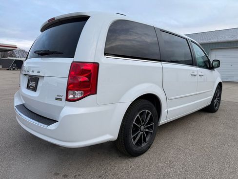Used 2017 Dodge Grand Caravan SXT image 5