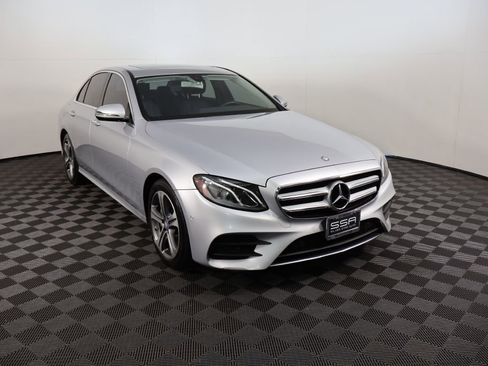 Used 2017 Mercedes-Benz E 300 4MATIC image 3