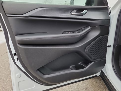 New 2025 Jeep Grand Cherokee L Laredo image 19