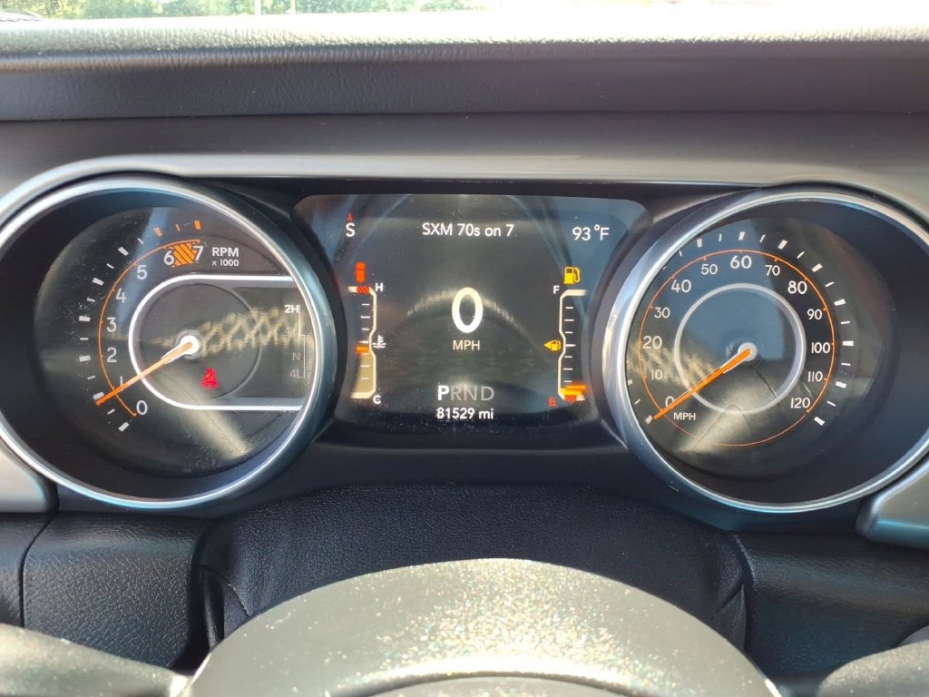 Used 2018 Jeep Wrangler Unlimited Sahara AWD/4WD image 5