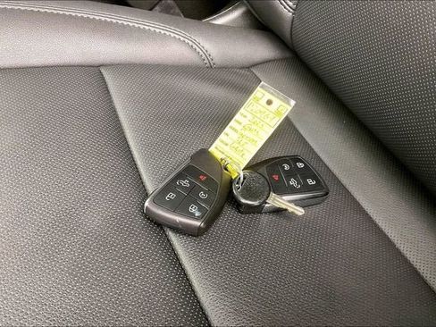 Used 2025 GMC Sierra 1500 SLT w/ SLT Premium Plus Package image 14