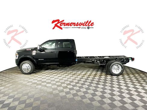 New 2026 RAM 4500 4x4 Crew Cab DRW w/ Laramie Trim Package image 4