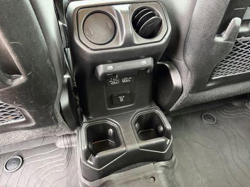 Used 2022 Jeep Wrangler Unlimited Rubicon AWD/4WD image 16