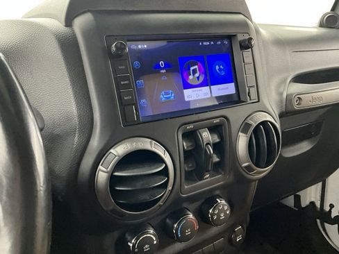 Used 2013 Jeep Wrangler Unlimited Sport image 9