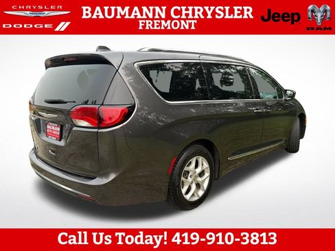 Used 2018 Chrysler Pacifica Touring-L Plus w/ Tire & Wheel Group FWD image 6