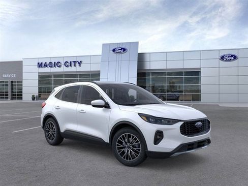 Used 2025 Ford Escape SE w/ PHEV Premium Package image 7