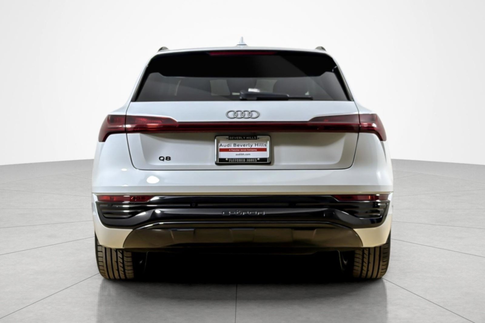 Used 2024 Audi Q8 e-tron Premium AWD/4WD image 4