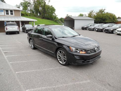 Used 2017 Volkswagen Passat 1.8T R-Line FWD image 8