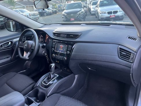 Used 2018 Nissan Rogue S FWD image 17