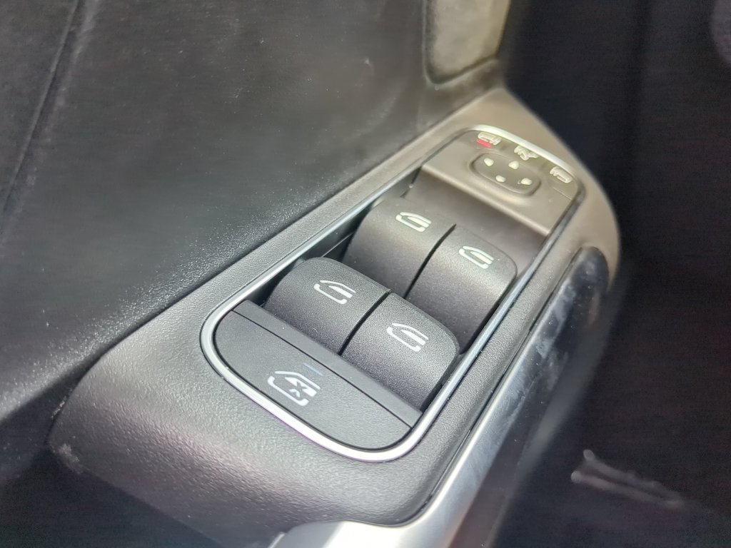 Used 2024 Mercedes-Benz GLB 35 AMG 4MATIC image 21