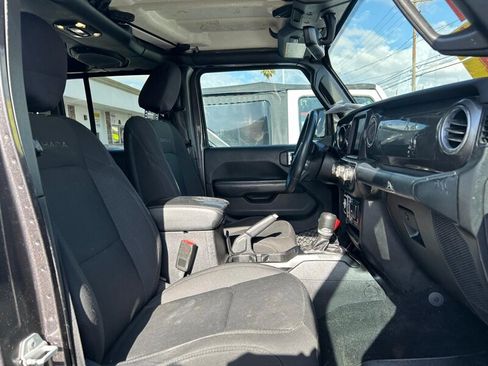 Used 2019 Jeep Wrangler Unlimited Sahara w/ Uconnect 4C Nav & Sound Group AWD/4WD image 10
