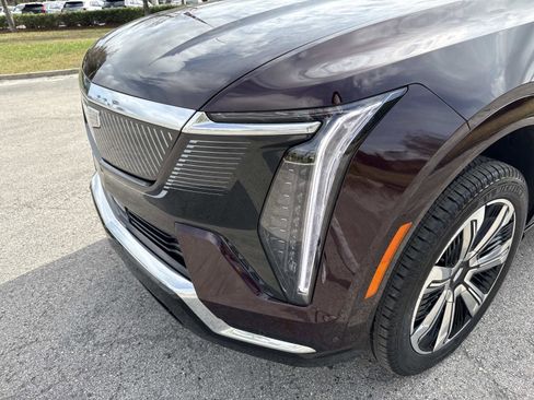 Used 2025 Cadillac Escalade IQ Luxury 2 w/ LPO, Premium Carpet Package image 10