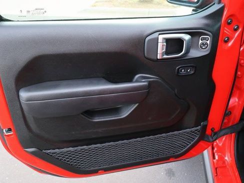 Used 2025 Jeep Wrangler Unlimited Rubicon image 27