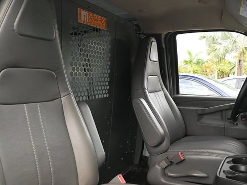 Used 2022 GMC Savana 3500 Extended w/ Driver Convenience Package RWD image 17