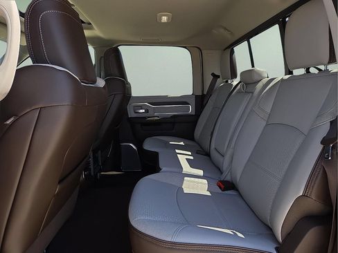 New 2026 RAM 2500 Laramie AWD/4WD image 10