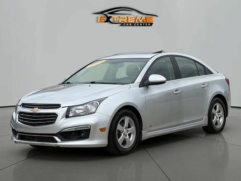 Used 2015 Chevrolet Cruze LT w/ Sun And Sound Package FWD image 2