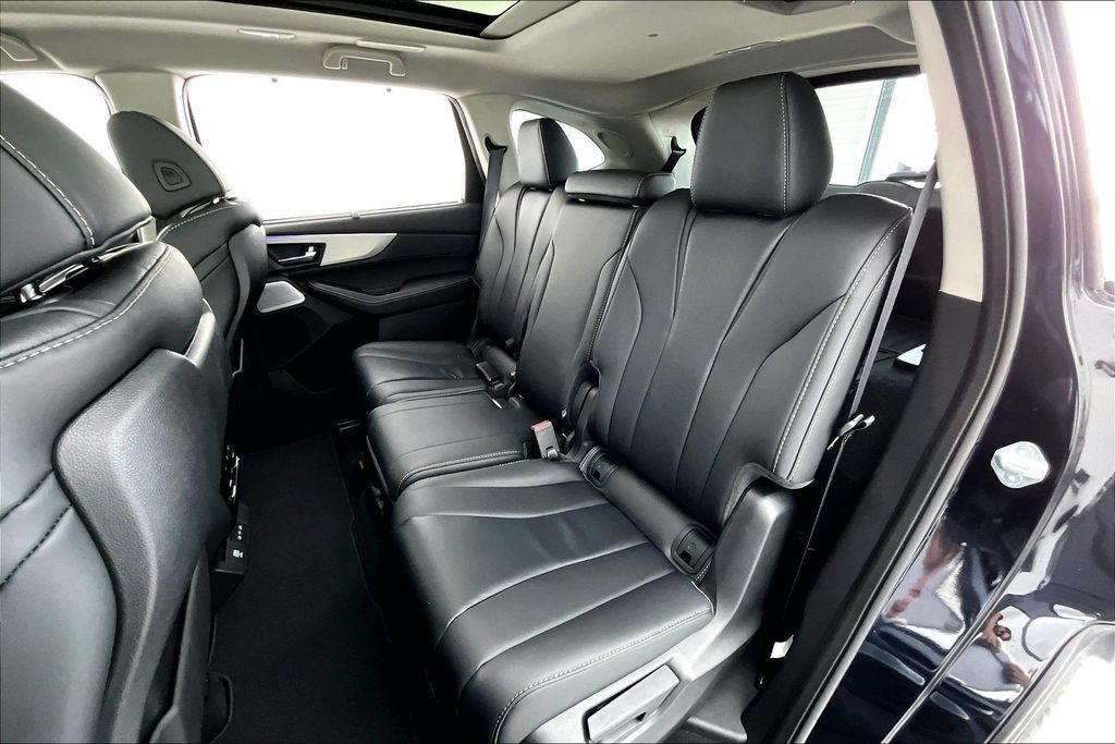 Used 2026 Acura MDX w/ Technology Package FWD image 32