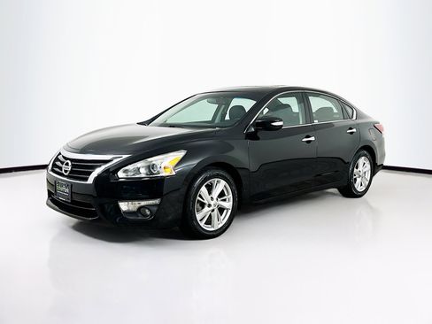 Used 2015 Nissan Altima 2.5 SL w/ Technology Package FWD image 3