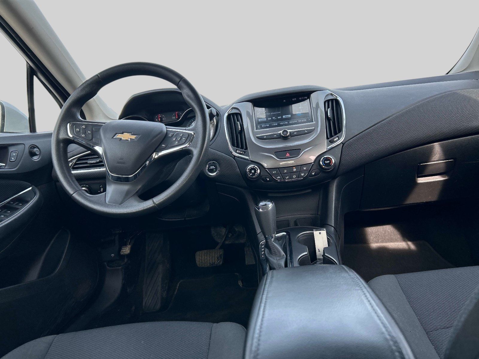 Used 2017 Chevrolet Cruze LT w/ Convenience Package FWD image 16