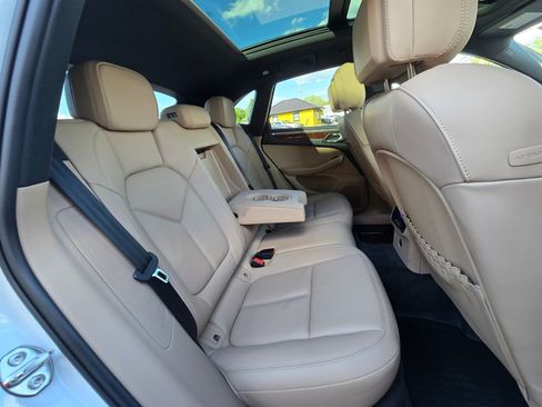 Used 2023 Porsche Macan S AWD/4WD image 19