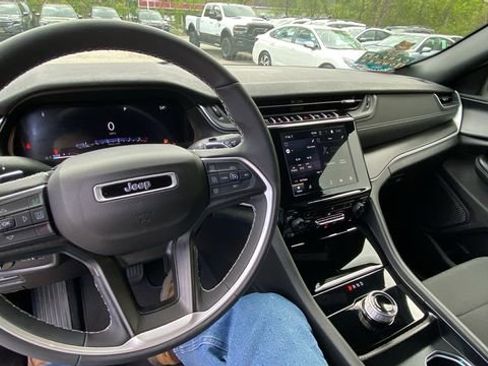 Used 2024 Jeep Grand Cherokee Laredo X w/ Luxury Tech Group I AWD/4WD image 19