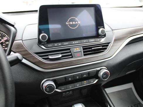 Used 2024 Nissan Altima 2.5 SV image 26