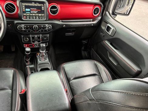 Used 2018 Jeep Wrangler Unlimited Rubicon w/ Uconnect 4C Nav & Sound Group AWD/4WD image 12