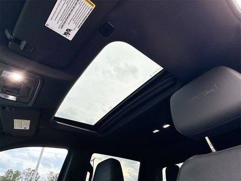 Used 2020 GMC Sierra 1500 AT4 w/ Off-Road Performance Package image 11