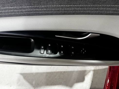 Used 2025 Hyundai Elantra Limited FWD image 17