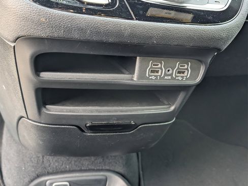 Used 2024 Chrysler Pacifica Touring-L w/ S Appearance Package image 22