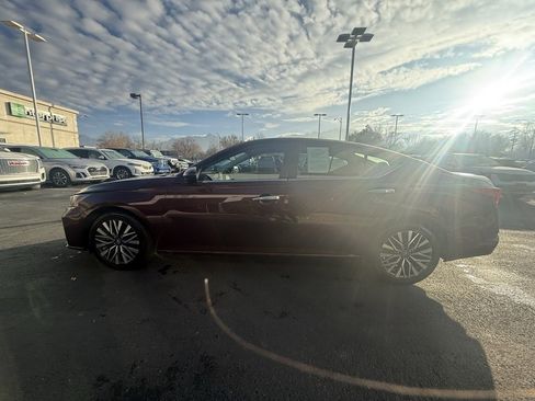 Used 2024 Nissan Altima 2.5 SV image 4