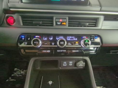 Used 2025 Honda Pilot Black Edition image 24