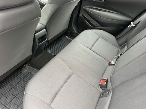 Used 2022 Toyota Corolla LE image 4