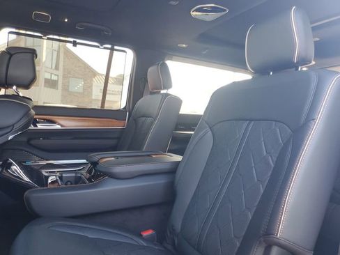 Used 2024 Jeep Grand Wagoneer Series III w/ HD Trailer Tow Package image 10