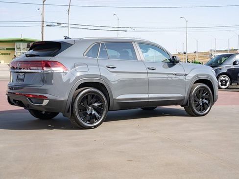New 2026 Volkswagen Atlas Cross Sport SE FWD image 6