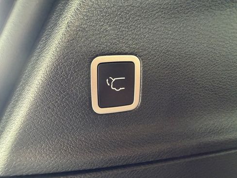 Used 2025 Chrysler Pacifica Select FWD image 33