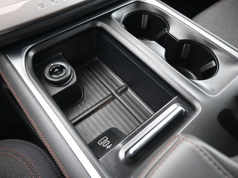 Certified 2025 Ford Expedition Active AWD/4WD image 18
