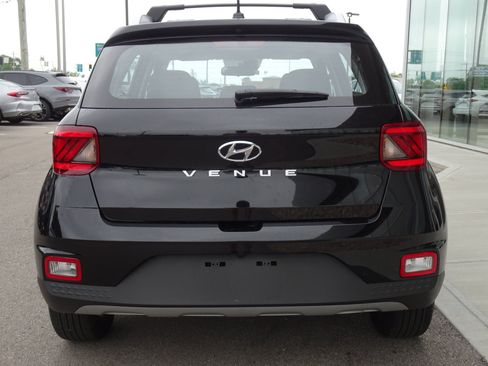 Used 2023 Hyundai Venue SEL FWD image 4