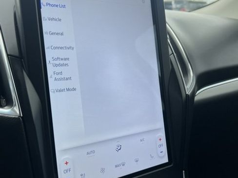 Used 2024 Ford Edge Titanium image 43