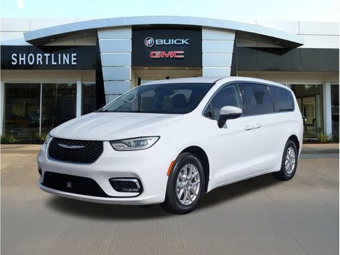 Used 2023 Chrysler Pacifica Touring-L FWD image 7