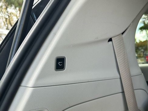 Used 2024 Chrysler Pacifica Touring-L FWD image 41