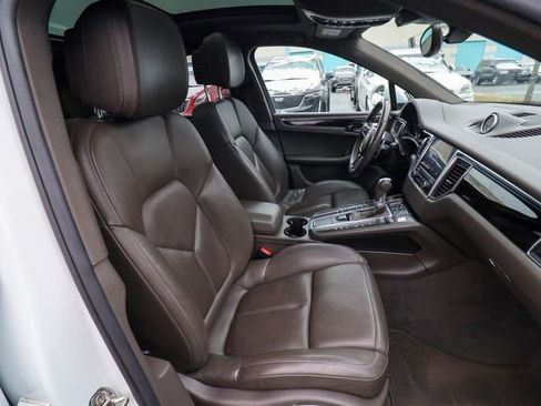 Used 2018 Porsche Macan AWD/4WD image 38