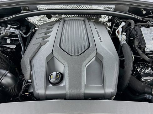 New 2026 Porsche Macan image 32