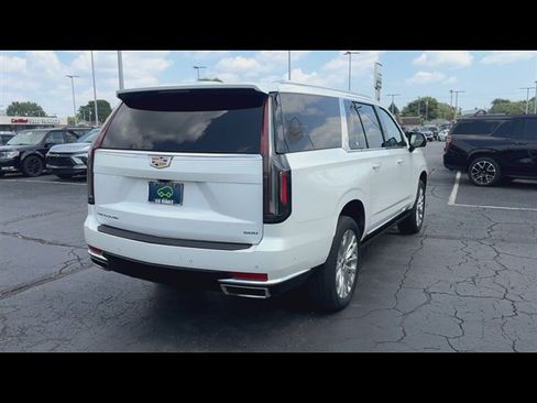 Certified 2022 Cadillac Escalade ESV Premium Luxury w/ Performance Package AWD/4WD image 8