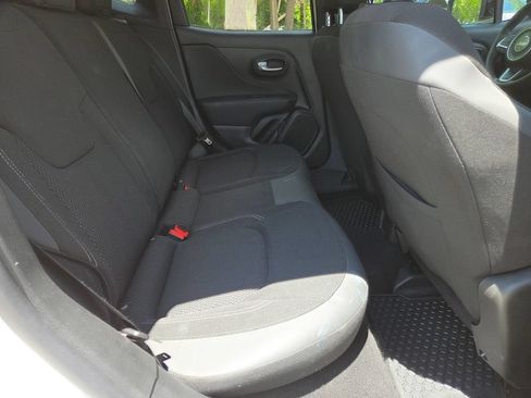 Used 2023 Jeep Renegade Altitude AWD/4WD image 14